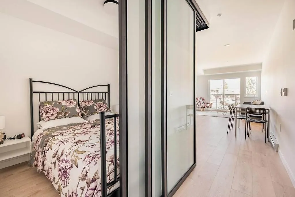 Urban Oasis: Stylish Apartment Vancouver 0*,  Kanada